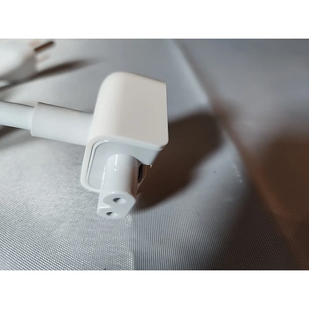 White Apple Macbook Pro 6ft Power AC Adapter Power Extension Cable Cord